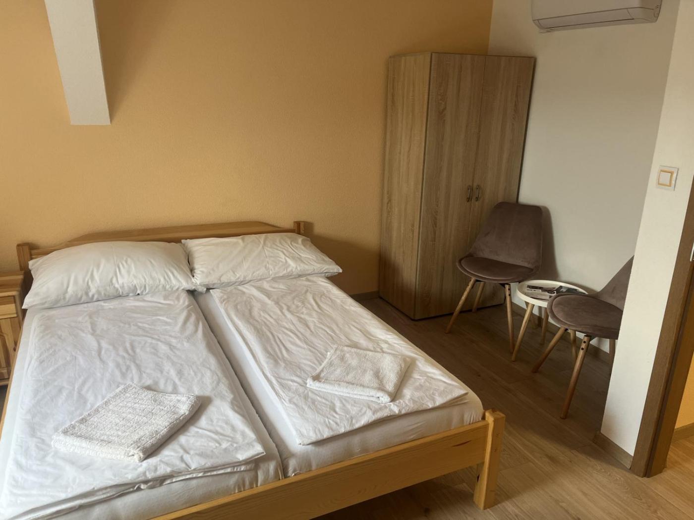 Vt6 House & Restaurant Bed & Breakfast Znojmo Ngoại thất bức ảnh